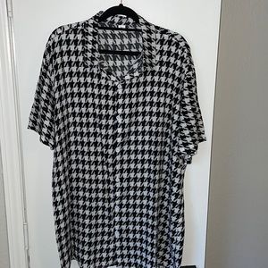 Men’s Short Sleeve Houndstooth Button Up Shirt